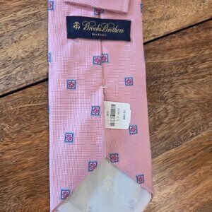 BROOKS BROTHERS MAKERS: Vintage pink floral silk tie w/ original tag (4") (WT)